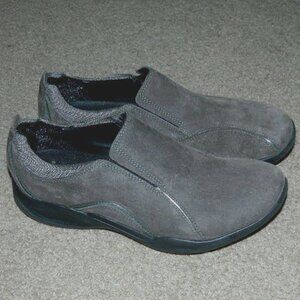 Women’s CLARKS Wave Crest Loafers Size 8 M Brown Suede Leather